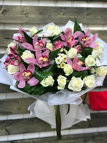 Букет цветов из: Розы и Хризантемы в Панковке