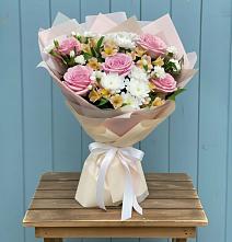 Букет цветов из:  Гвоздики, Орхидеи и Розы в Панковке