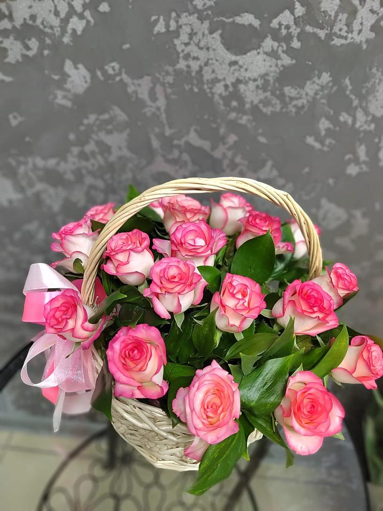 Цветочная композиция из Розы в корзине в Панковке