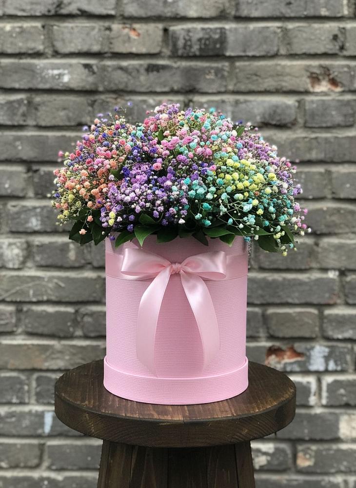 Цветочная композиция из Гипсофила и Розы в шляпной коробке в Панковке