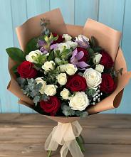 Букет цветов из:  Розы и Альстромерии #REPLACE_PRED# Панковке