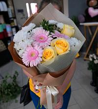 Букет цветов из:  Герберы, Розы и Хризантемы в Панковке
