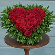 Цветочная композиция из Розы в виде сердца в Панковке