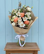 Букет цветов из:  Альстромерии, Лизиантусы, Розы и Хризантемы в Панковке