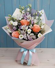 Букет цветов из:  Лизиантусы, Розы, Альстромерии и Гипсофила в Панковке