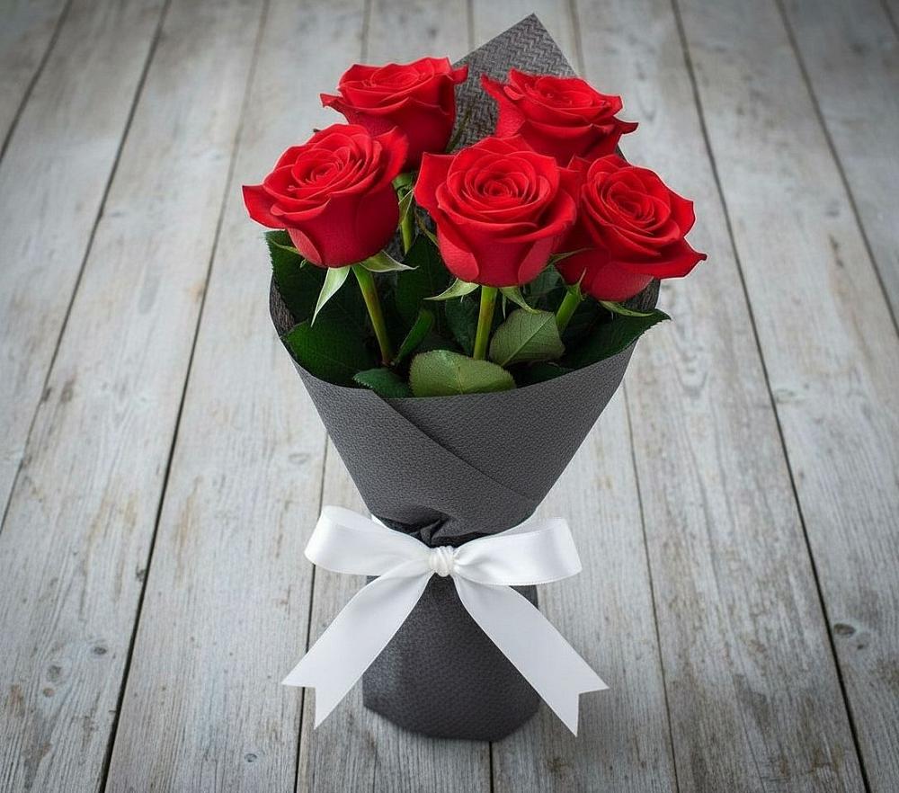 Букет 5 Красных роз Эдлесс Лав в Панковке