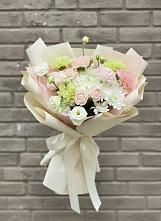 Букет цветов из:  Гвоздики, Розы, Лизиантусы и Хризантемы #REPLACE_PRED# Панковке