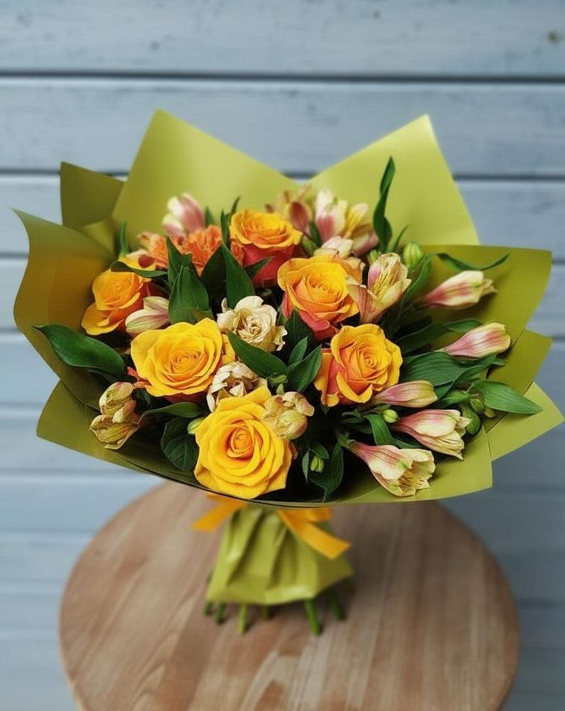Букет цветов из: Альстромерии и Розы в Панковке