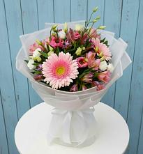 Букет цветов из:  Герберы, Альстромерии и Лизиантусы #REPLACE_PRED# Панковке