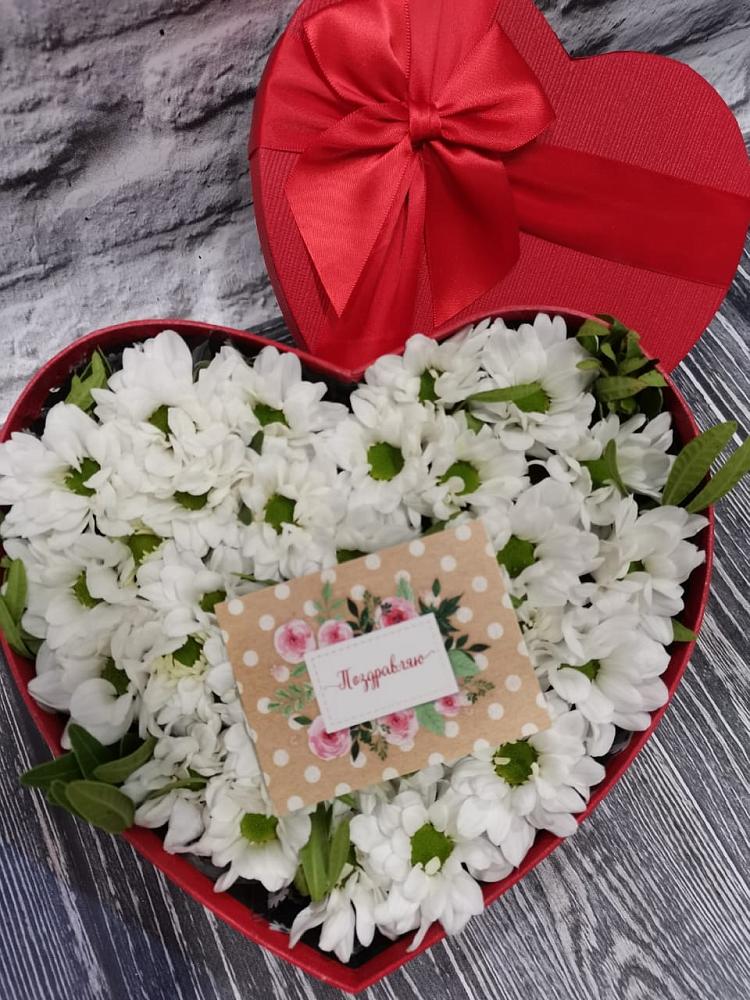 Цветочная композиция из Хризантемы в виде сердца в Панковке