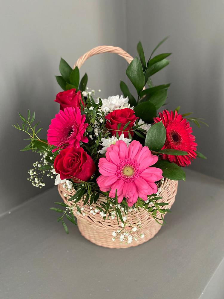 Цветочная композиция из Розы, Хризантемы и Герберы в корзине в Панковке