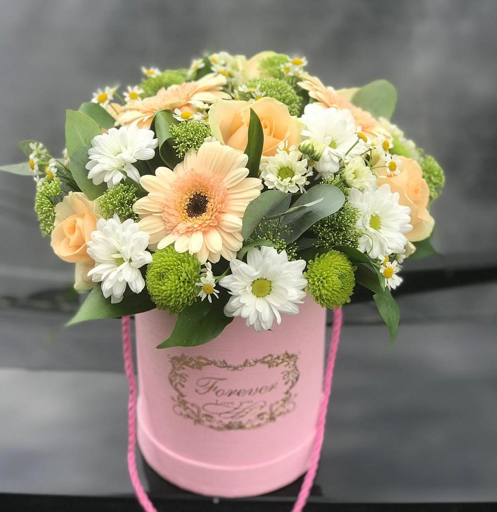 Цветочная композиция из Розы, Герберы и Хризантемы в шляпной коробке в Панковке