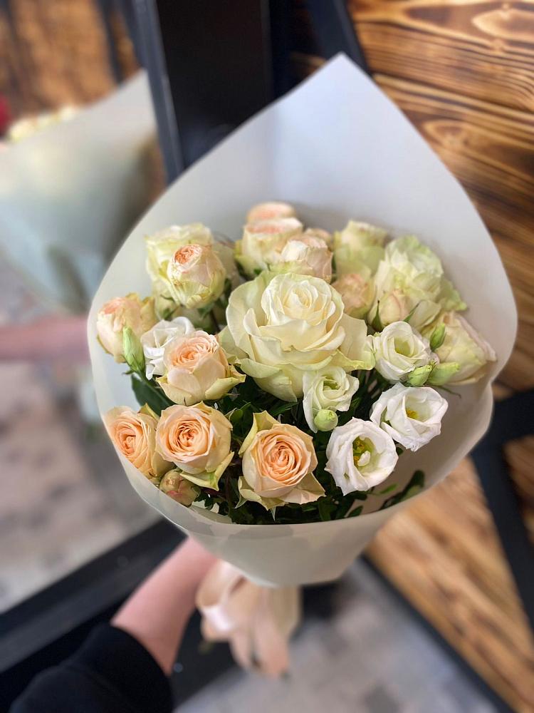 Букет цветов из: Розы и Лизиантусы в Панковке